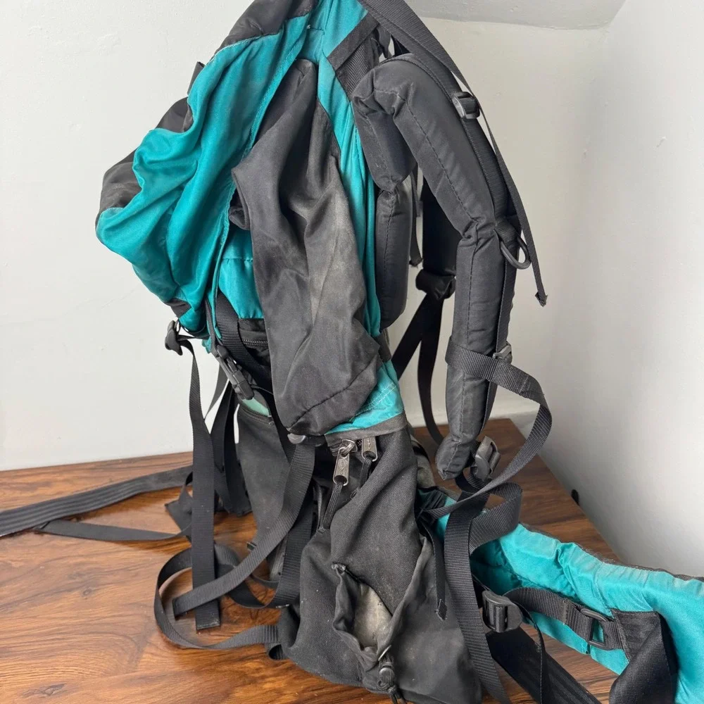 Camp Trails Catskill Hiking Backpack Internal Frame Vintage Teal Black Pack